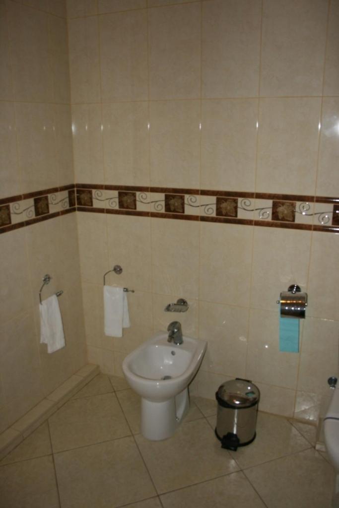 Prague Hotel Zaporizhia Екстериор снимка
