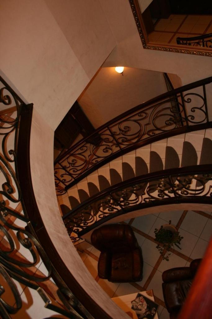 Prague Hotel Zaporizhia Екстериор снимка