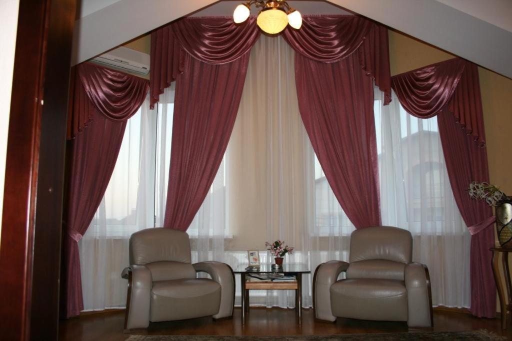 Prague Hotel Zaporizhia Екстериор снимка