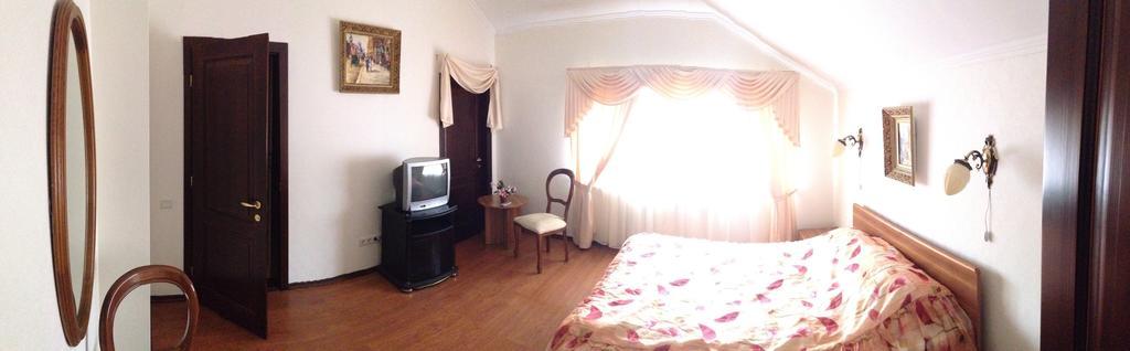 Prague Hotel Zaporizhia Екстериор снимка